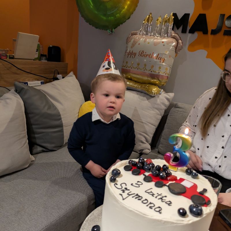 Urodziny dla dzieci organizowane przez Fundację AS KIER – radosna atmosfera i wspólne świętowanie