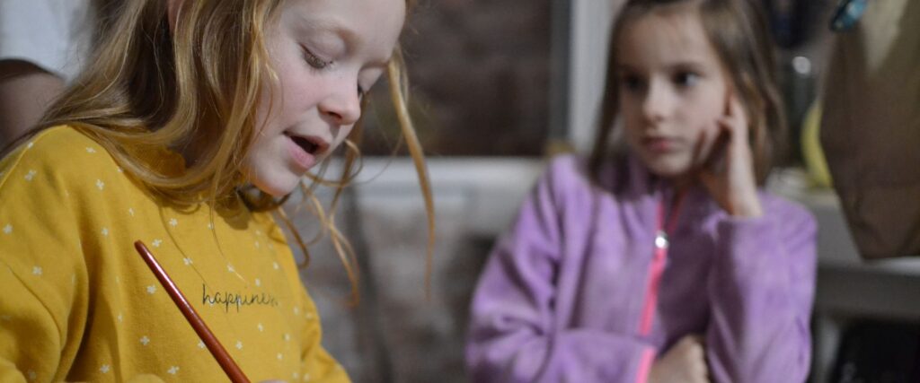 Urodziny dla dzieci – kreatywne zajęcia plastyczne i wspólna zabawa podczas urodzin w Majster Klubie